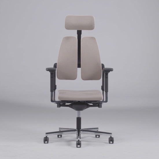 Een video van de Xilium DuoBack bureaustoel in de kleur beige waarbij alle kanten van de stoel te zien zijn, doordat de stoel rond draait.