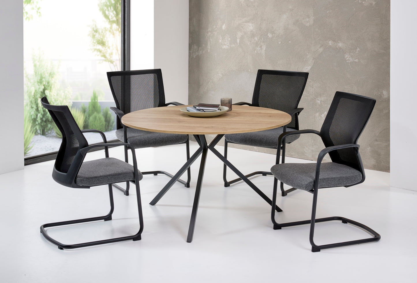 vergadertafel cube rond met 4 stoelen er omheen