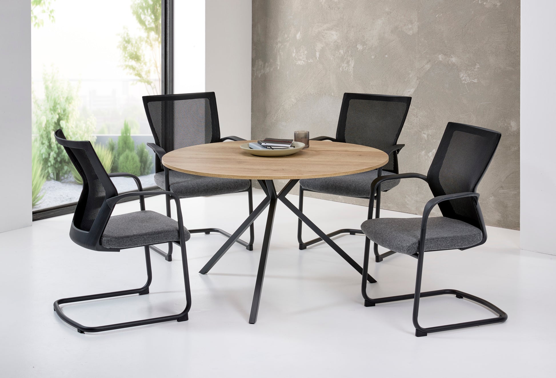 vergadertafel cube rond met 4 stoelen er omheen