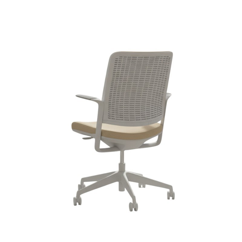 with me bureaustoel beige achterkant met witte achtergrond