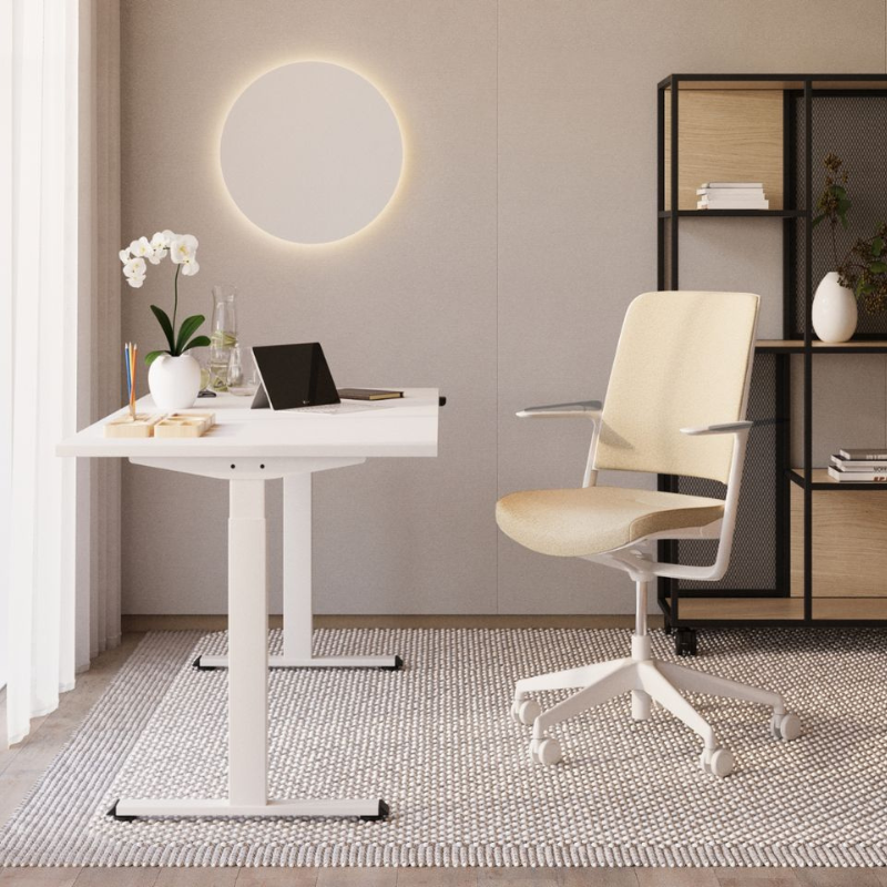 sfeerfoto withme beige bureaustoel in thuiskantoor